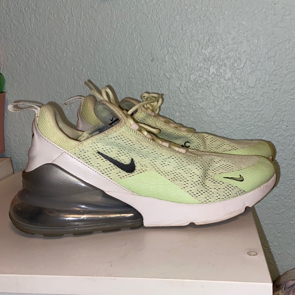 Nike 270s